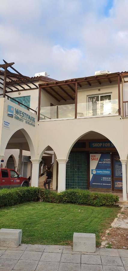 Poseidon'S Limnaria Apartment Pafos Exterior foto